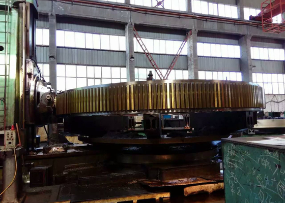Segmented cylindrical girth gear and pinion voor gemakkelijke hantering en levering in industriële omgevingen